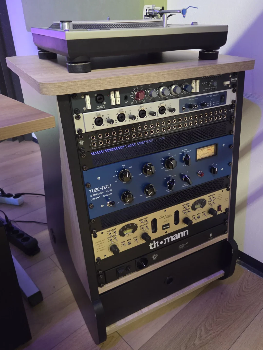 Studio-Rack mit Neve 1073, Lydkraft CL-1B und SPL Goldmike